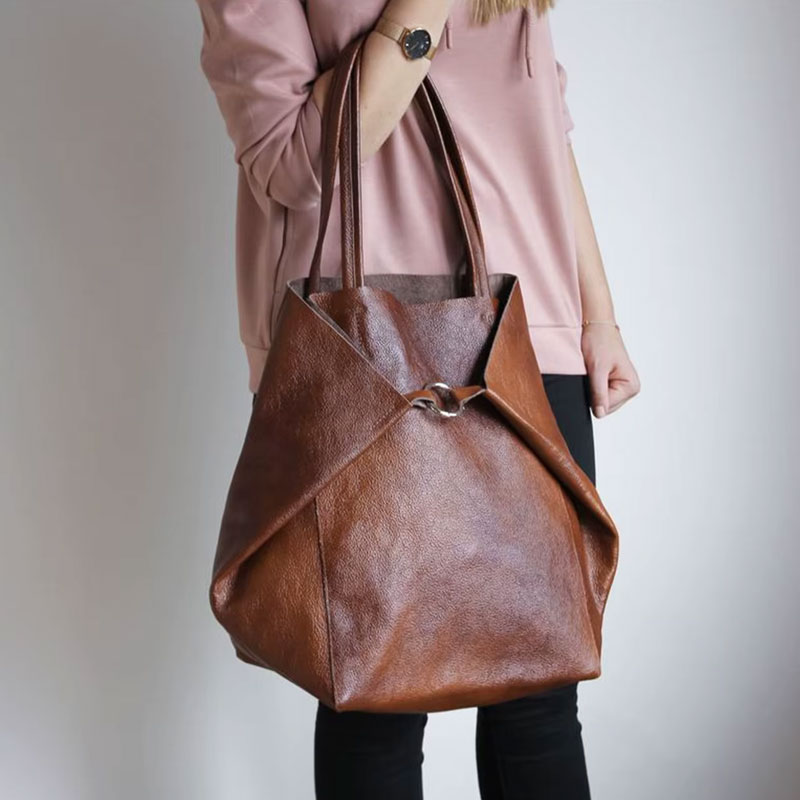 grand sac cabas femme avec sa pochette assortie