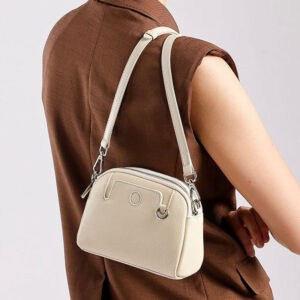 Pochette Bandouliere Arrondie Cuir Modele Suzy Blanc Port Epaule