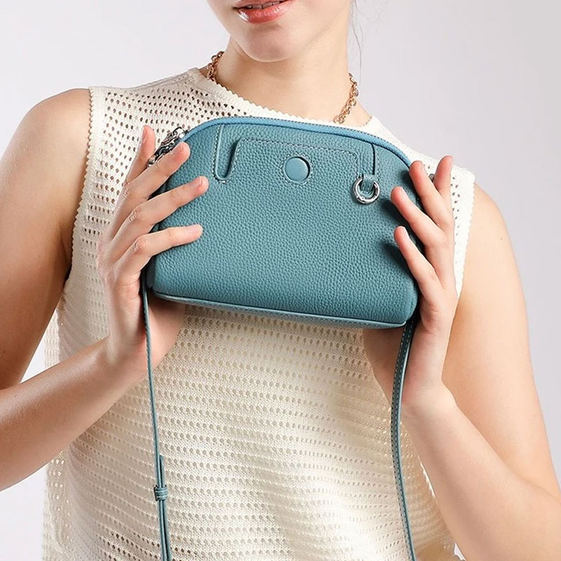Pochette Bandouliere Arrondie Cuir Modele Suzy Bleu Elegant