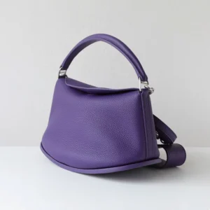 Sac A Main Cuir Demi Lune Modele Pauline Violet Vue Biais