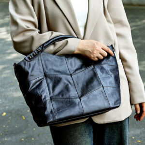Sac A Main Cuir Vachette Souple Rivets Modele Nina Noir Port Main