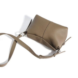 Sac Bandouliere Hobo Cuir Rabat Modele Kiara Detail Bandouliere Reglable