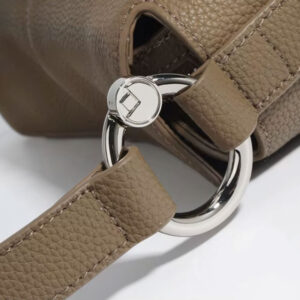 Sac Bandouliere Hobo Cuir Rabat Modele Kiara Detail Finitions Metal